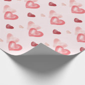 バレンタインのピンクと赤の水カラーハートパターン ラッピングペーパー (角)