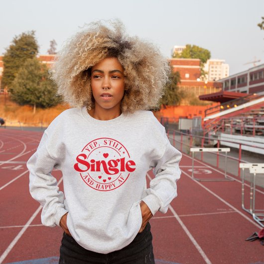 バレンタインの代替TシャツYep、Still 独身の Tシャツ