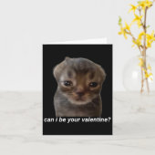 バレンタインの日に私を好きになってくれる？ 面白い猫のミーム 脳腐り カード (黄色い花)