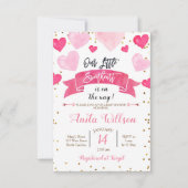 バレンタインの赤ちゃんシャワー私たちの小さな恋人 招待状 (正面)