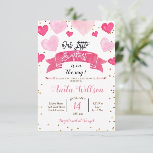 バレンタインの赤ちゃんシャワー私たちの小さな恋人 招待状 (スタンド正面)