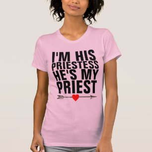 バレンタインのTシャツで彼女のために、彼は私の司祭だ Tシャツ