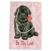 バレンタインばら色のニューファウンドランド ミディアムペーパーバッグ (裏面)