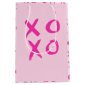 バレンタインシンプルのモダンXOXOピンク ミディアムペーパーバッグ (正面)