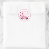 バレンタインスイートアートピンク1stバースデーパーティーのお願い ラウンドシール (バッグ)