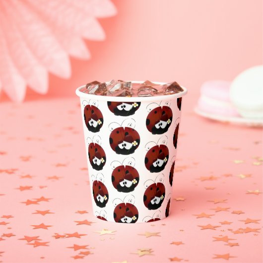バレンタインデーのかわいい赤いラディバグ漫画 紙コップ (インサイチュ)