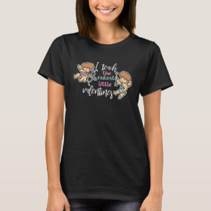 バレンタインデーのカップルのためのキューピッド Tシャツ