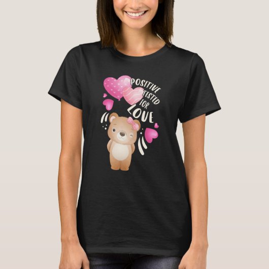 バレンタインデーのクマの女の子とハート Tシャツ (正面)