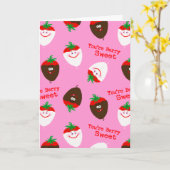 バレンタインデーのチョコレートがイチゴを浸した カード (黄色い花)