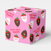 バレンタインデーのチョコレートがイチゴを浸した フェイバーボックス (裏面サイド)