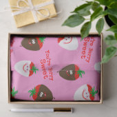 バレンタインデーのチョコレートがイチゴを浸した 薄葉紙 (ギフト)