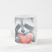 バレンタインデーのハートが入ったかわいいアライグマ フロストグラスマグカップ (正面左)