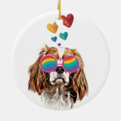 バレンタインデーのハートとカバリエのキングドッグ セラミックオーナメント (裏面)
