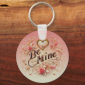 バレンタインデーのハートと名言のデザイン Be Mine キーホルダー (正面)