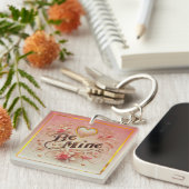 バレンタインデーのハートと名言のデザイン Be Mine キーホルダー (正面右)