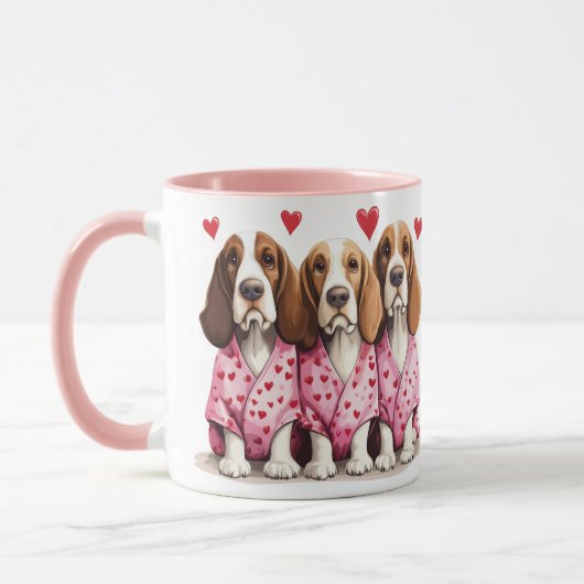 バレンタインデーのバセットハウンド犬 マグカップ (左)