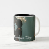 バレンタインデーのバラホールでのロマンス ツートーンマグカップ (正面右)