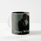 バレンタインデーのバラホールでのロマンス ツートーンマグカップ (正面左)