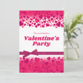 バレンタインデーのパーティーピンクのハートと弓 招待状 (スタンド正面)