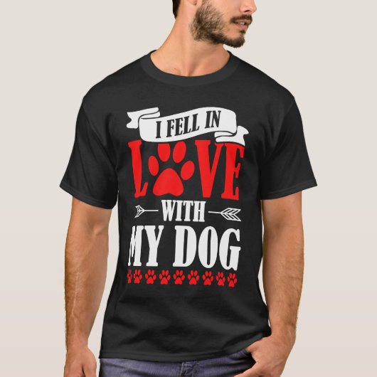 バレンタインデーのペットと恋に落ちた Tシャツ (正面)