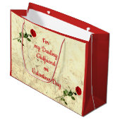 バレンタインデーのレッドローズダーリングガールフレンド ラージペーパーバッグ (正面アングル)