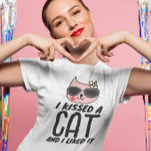 バレンタインデーの猫Tシャツにキスして猫が好き Tシャツ
