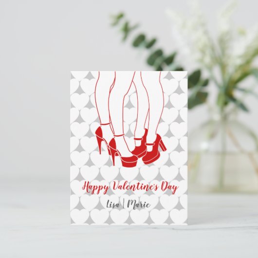 バレンタインデーキスをするにレズビアンのカップル ポストカード (スタンド正面)