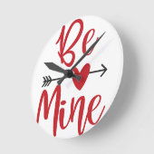 バレンタインデーハートを通して私の矢になる ラウンド壁時計 (傾斜)