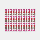 バレンタインデーレッドフォイルチョコレートキャンディハート フリースブランケット (正面(横))