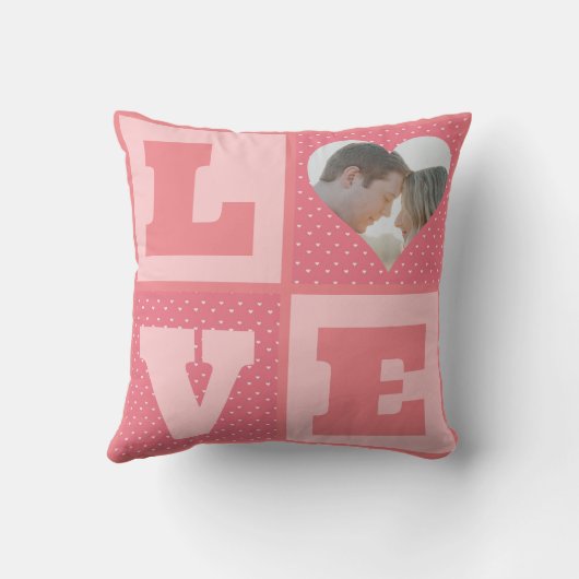 バレンタインデーロマンチックなピンクの愛のハート写真 クッション (裏面)