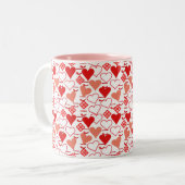 バレンタインデー愛ピンク赤と白柄 ツートーンマグカップ (正面左)