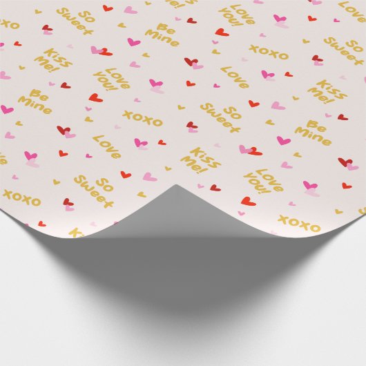バレンタインデー文字とハートオンクリーム ラッピングペーパー (角)