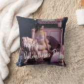 バレンタインデー美しいインランジェリーオンザソファ クッション (ブランケット)