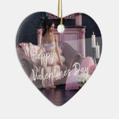バレンタインデー美しいインランジェリーオンザソファ セラミックオーナメント (右)