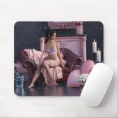 バレンタインデー美しいインランジェリーオンザソファ マウスパッド (マウス)