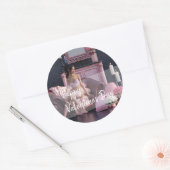 バレンタインデー美しいインランジェリーオンザソファ ラウンドシール (封筒)