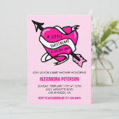 バレンタインデー赤ちゃんシャワーピンクハート矢印 招待状 (スタンド正面)