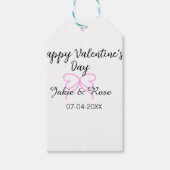 バレンタインデー ピンクのハートの弓の名前の日付スタイル ギフトタグ (正面)