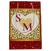 バレンタインデー(赤いイニシャルと金ゴールドハート) ミディアムペーパーバッグ (正面)