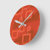バレンタインデー 赤い遊び心のある幾何学的な抽象デザイン ラウンド壁時計 (傾斜)