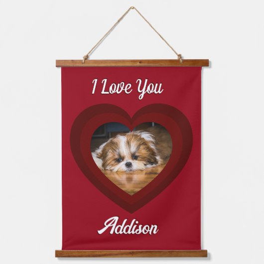 バレンタインハートカスタムの愛犬の写真名オン赤 吊り下げ型タペストリー (正面)