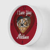 バレンタインハートカスタムの愛犬の写真名オン赤 壁時計 (傾斜)