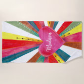 バレンタインピンクサンシャインレインボーレトロハート ビーチタオル (正面)