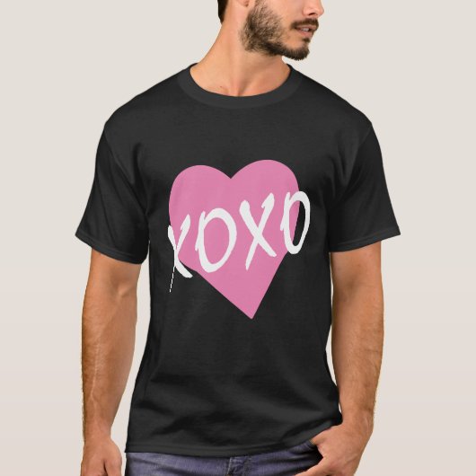 バレンタインピンクハートXOXO Tシャツ (正面)