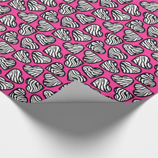 バレンタインピンクブラックとホワイトゼブラのハートパターン ラッピングペーパー (角)