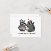 バレンタインロマンチックなアライグマカップルのグリーティングカード カード (正面/裏面インサイチュ)