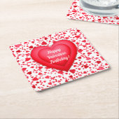 バレンタイン誕生日レッド紙吹雪ハート パーソナライズされた スクエアペーパーコースター (アングル)