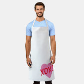 バレンタイン赤XOXOピンクハートはっきりした白 エプロン (着用した状態)