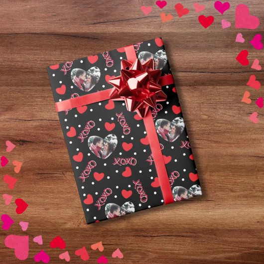 バレンタカスタムイン写真愛ハートxoxo on black ラッピングペーパー