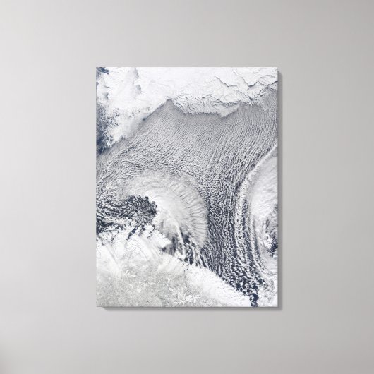 バレンツ海の上の珍しい雲の形成 キャンバスプリント (正面)